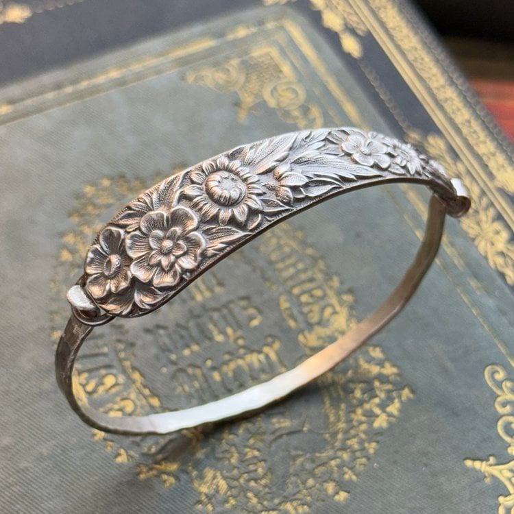 1828 REPOUSSÉ